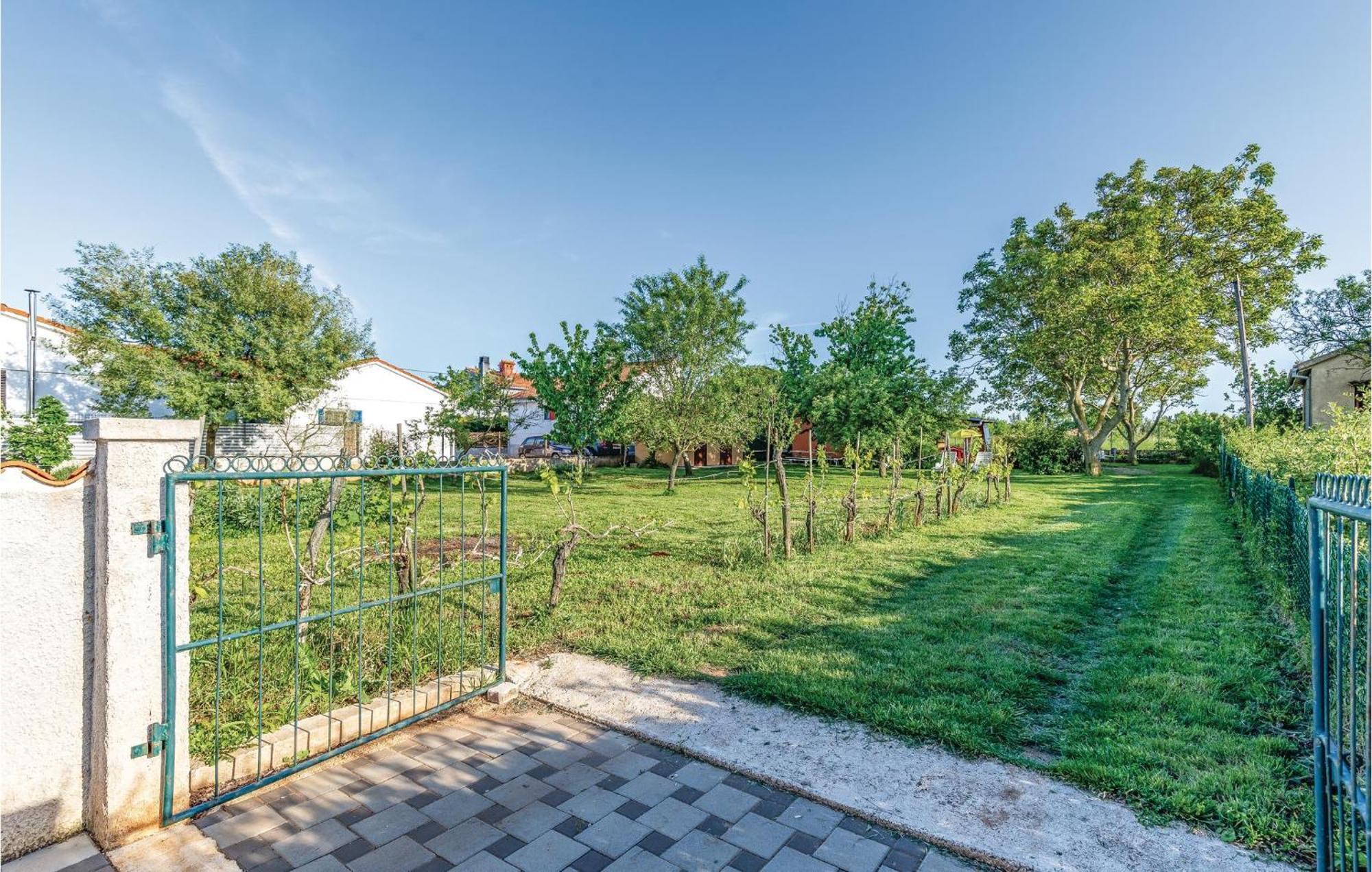 1 Bedroom Pet Friendly Home In ชีชาน ภายนอก รูปภาพ