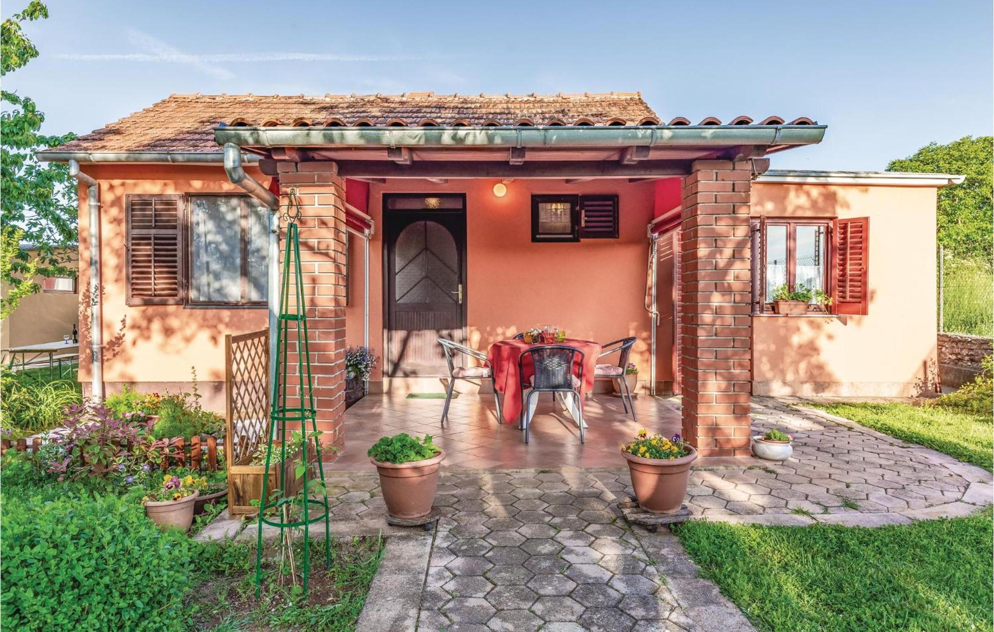 1 Bedroom Pet Friendly Home In ชีชาน ภายนอก รูปภาพ